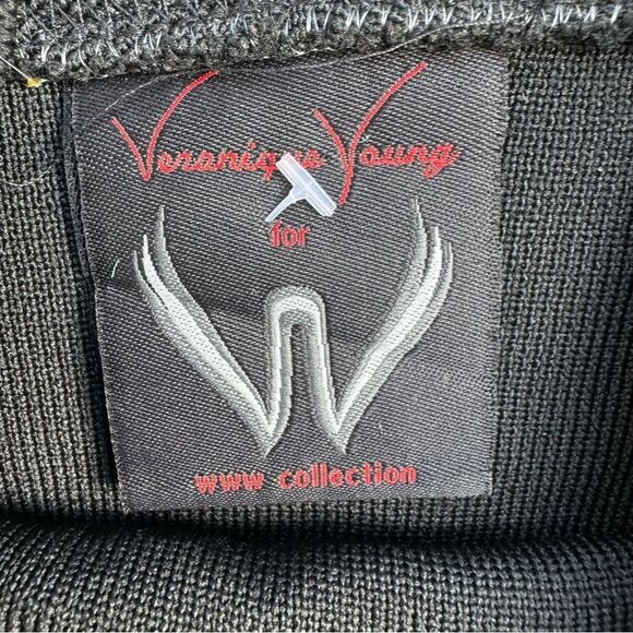 90s VERONIQUE YOUNG BLACK BEADED FLORAL DESIGN V-NECK TOP S KNIT STRETCH Size S - Picture 4 of 5